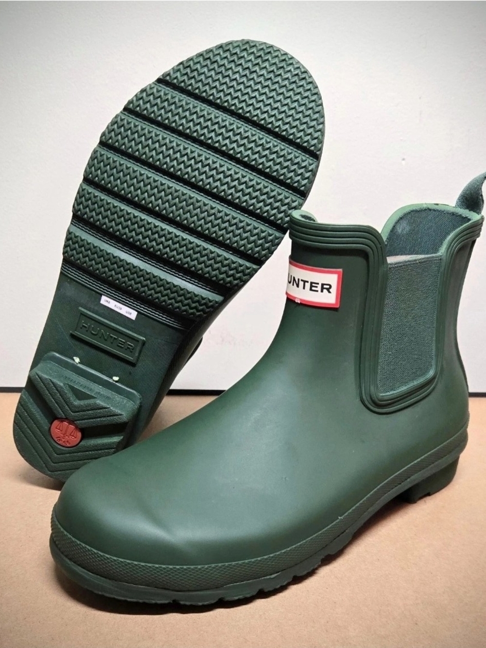 NEW Hunter Women's 7 Original Chelsea Rubber Boots, Waterproof Green Rain Ankle